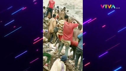 Warga Tantang Maut! Tonton Gunung Runtuh dari Jarak Dekat