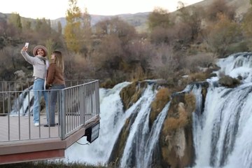 Muradiye Şelalesi yılın her dönemi farklı güzellikler sunuyor