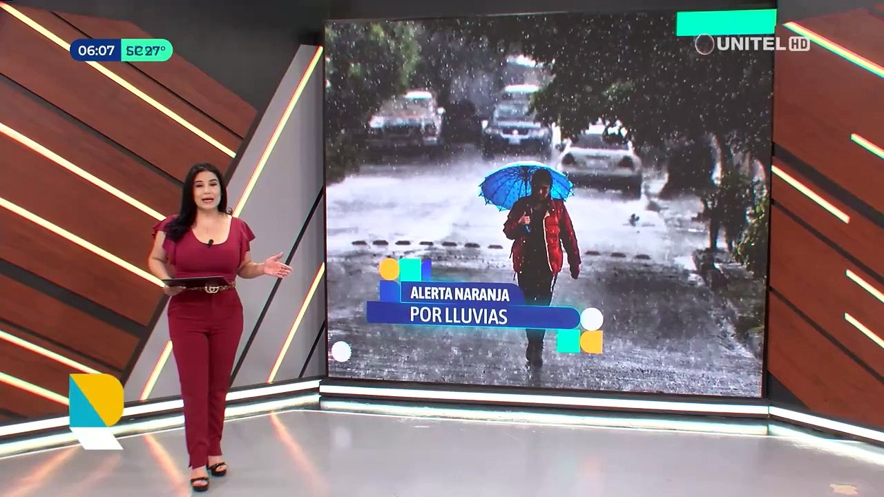 Una intensa lluvia dejó calles anegadas en Cochabamba debido al colapso de alcantarillas