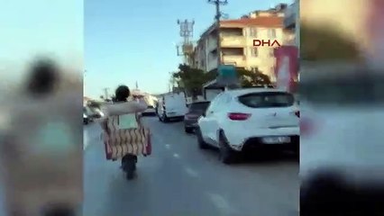 Koltuklu, elektrikli skuterlı trafik canavarı kamerada