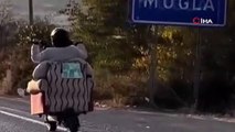 Scooter'a yerleştirdiği koltukla trafiğe çıktı