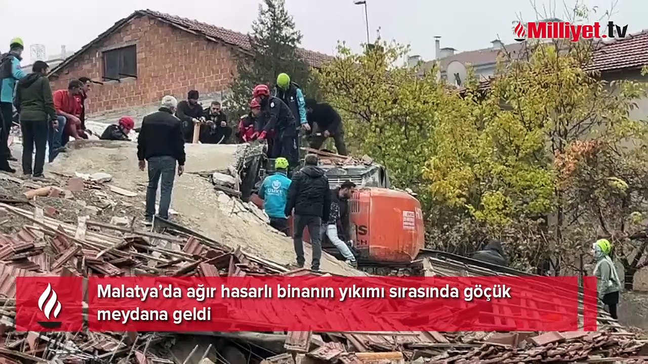 Malatya'da yıkım sırasında göçük! Kepçe operatörü enkaz altında kaldı
