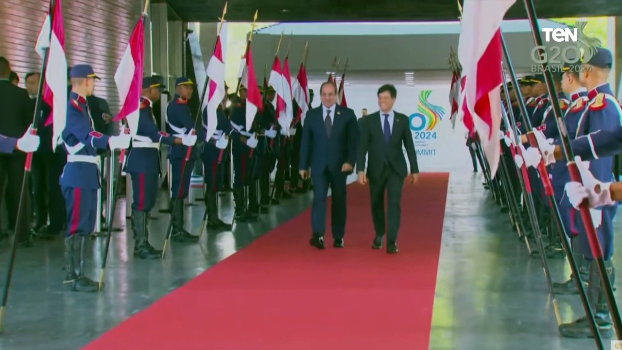 شاهد لحظة وصول الرئيس السيسي مقر انعقاد قمة مجم...