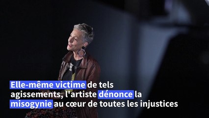 "Pour la société, une bonne femme est une femme morte", estime la chanteuse Lio