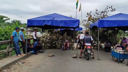 “Evistas” realizan vigilia a lo largo de la carretera al oriente en apoyo a Evo Morales