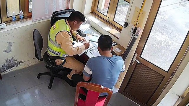 Phạt 5 triệu đồng tài xế xe khách đi vào làn khẩn cấp cao tốc