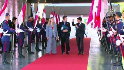 La llegada de Javier Milei al G20 y el saludo con Lula da Silva