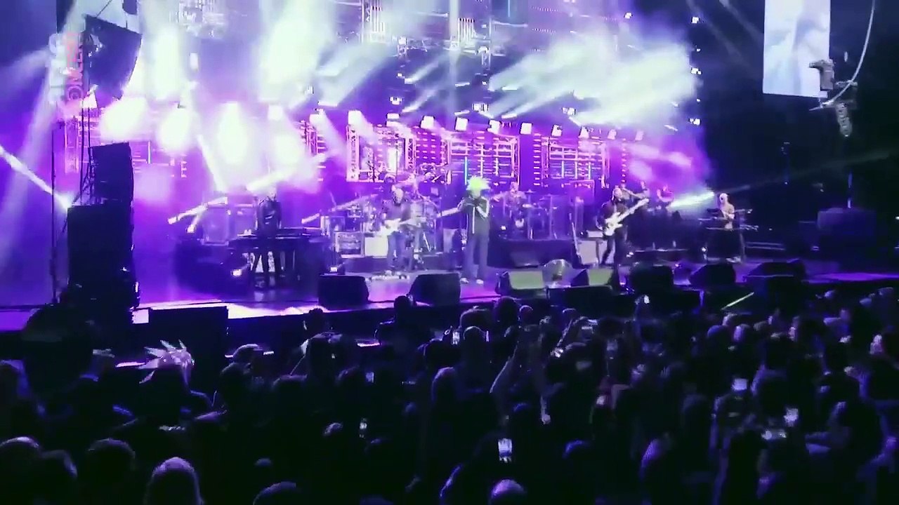Jamiroquai chante "Little L" en concert à Paris-Bercy