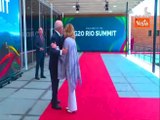 Meloni al G20 incontra il Presidente brasiliano Lula, baci e abbracci al suo arrivo