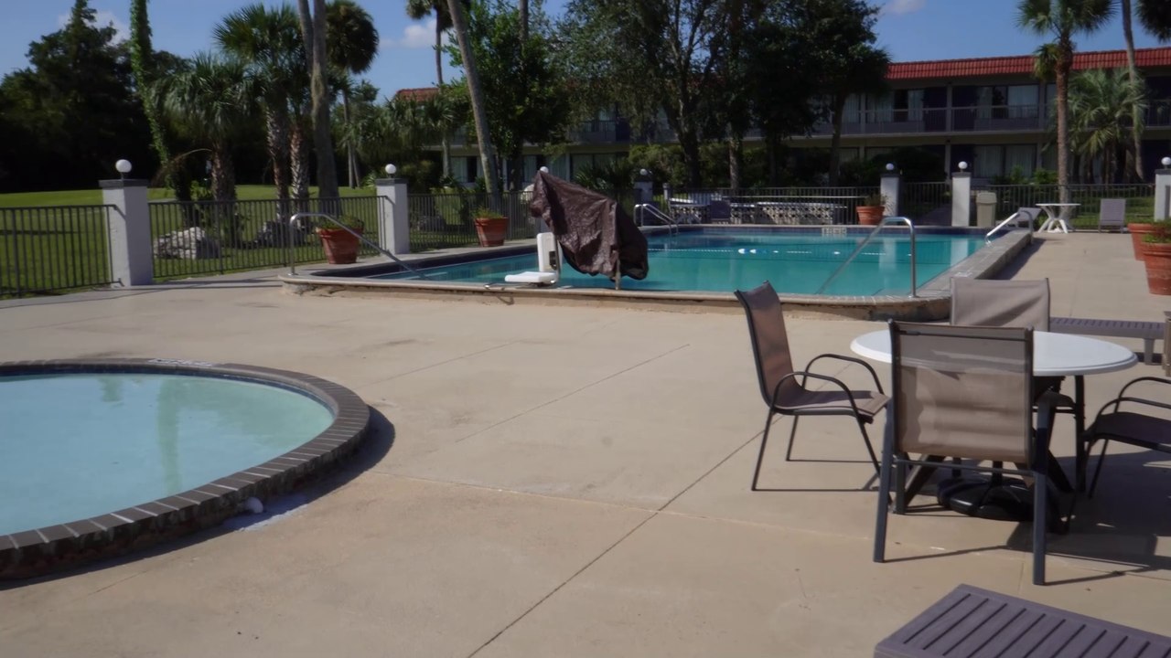 The Motel 6 in Weeki Wachee, Florida - Full Hotel Tour & Review in 4K #hotelreview #hoteltours
