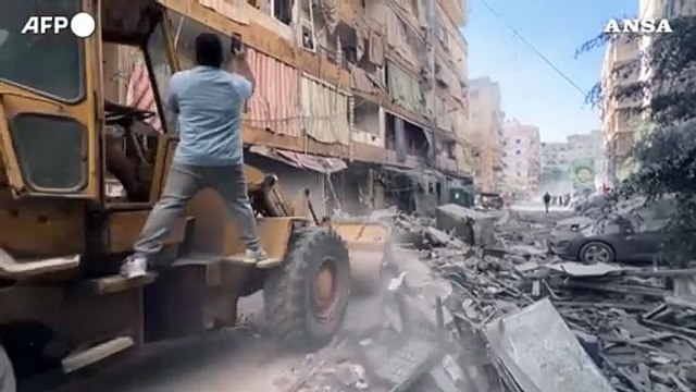Beirut, Israele bombarda obiettivi di Hezbollah nel sud della citta'