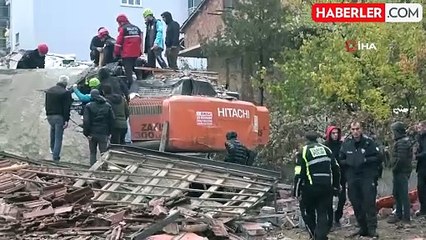Malatya'da yıkım sırasında enkaz altında kalan operatör kurtarıldı