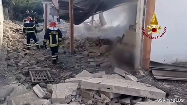 Esplosione a Ercolano in fabbrica di fuochi d'artificio, almeno 3 morti