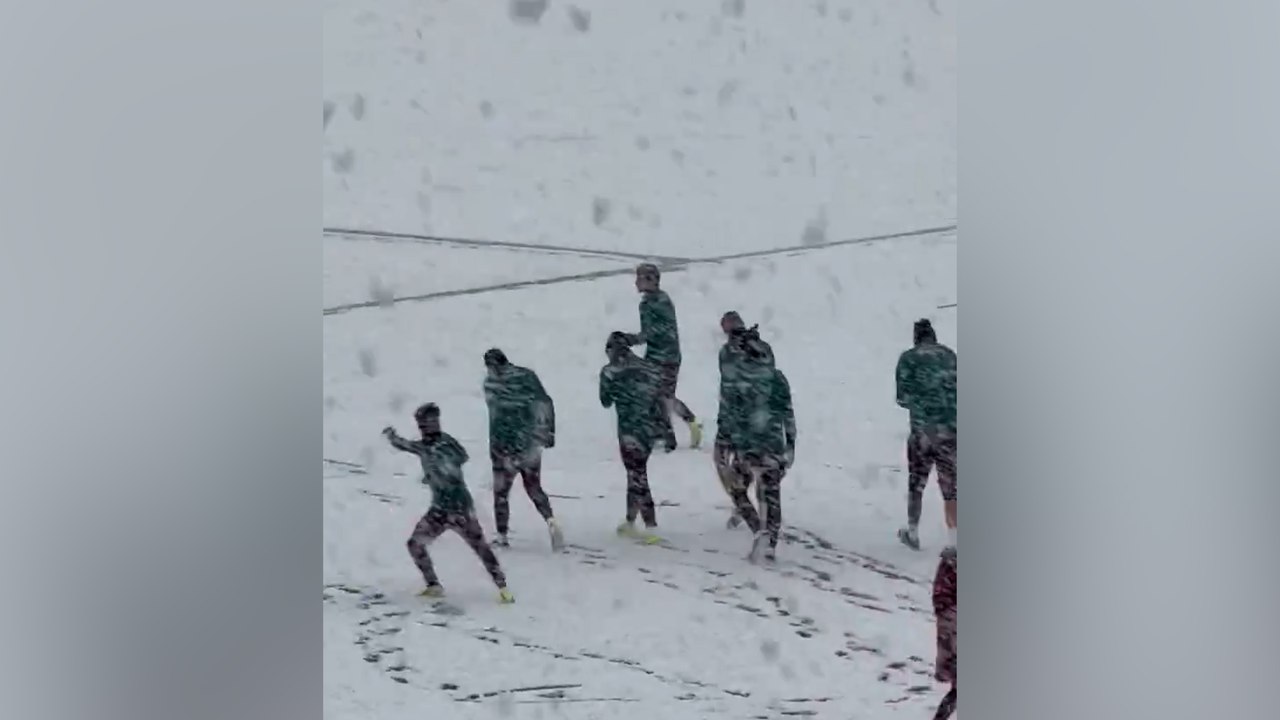PSG : bataille de boules de neige avant l’entraînement à Poissy