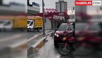 Düğün Arabasına Atlayan Dilenciye Damat Dayağı