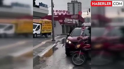 Düğün Arabasına Atlayan Dilenciye Damat Dayağı