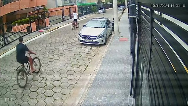 Ladrões são flagrados roubando até a camiseta de vítima em cidade do litoral de SP; VÍDEO