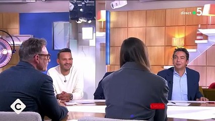 Clara Luciani sur le plateau de 'C à Vous'