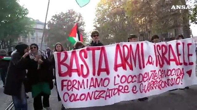 Torino, corteo pro-Palestina e contro la fornitura di armi a Israele