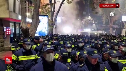 Gürcistan'da göstericilerin kapattığı cadde açıldı