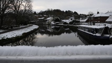 Snow in Yorkshire: Rodley canal in Leeds coated in snow