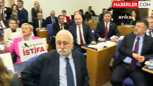 Muhalefet sıralarının İstifa et dediği Bakan Memişoğlu, gülerek karşılık verdi