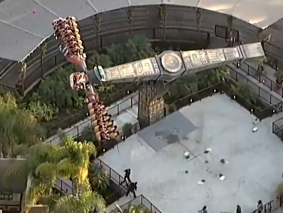 20 meter hoch: passagiere hängen stundenlang in fahrgeschäft fest