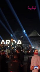 صابر الرباعي يغني "ببساطة" على مسرح بالأهرامات