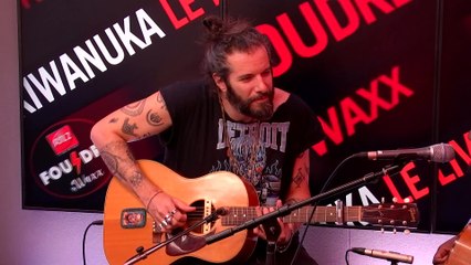 Michael Kiwanuka et Waxx interprètent "Light" en live dans Foudre