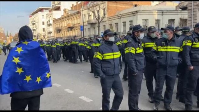 Georgia, migliaia in piazza a Tbilisi contro i brogli elettorali