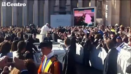 Ottomila Teramani dal Papa, l'abbraccio in piazza San Pietro e il saluto a Noemi