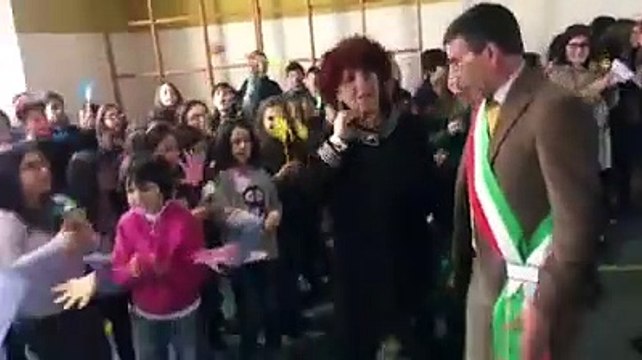 Il ministro Fedeli nelle scuole di Isola del Gran Sasso