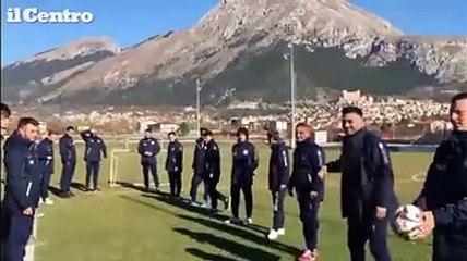 Il Celano calcio fa gli auguri palleggiando di testa