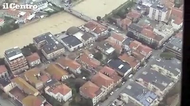 Maltempo, l'alluvione nel Teramano vista dall'elicottero