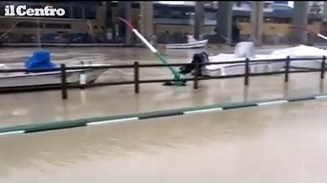 Pescara, esonda il fiume, ? emergenza allagamenti