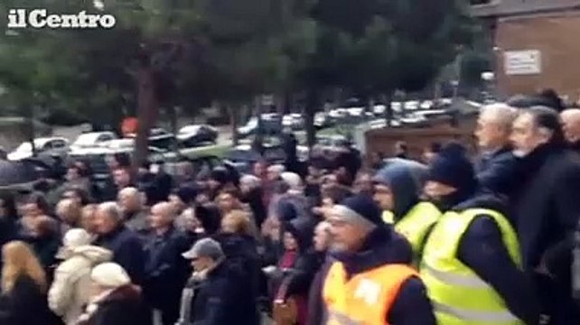 Pescara, cori e applausi ai funerali di Zucchini