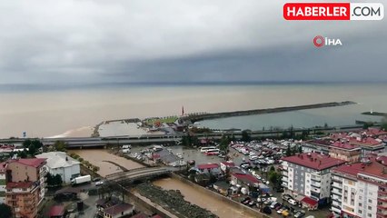 Rize'de Yoğun Yağışlar Denizin Rengini Değiştirdi