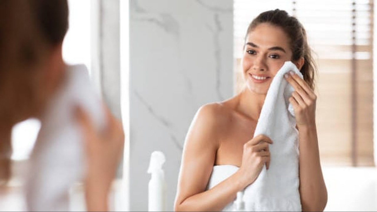 Deja De Secarte La Cara Con La Toalla De Cuerpo