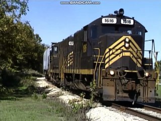 y2meta.com - The Trains of Lafayette - part 12