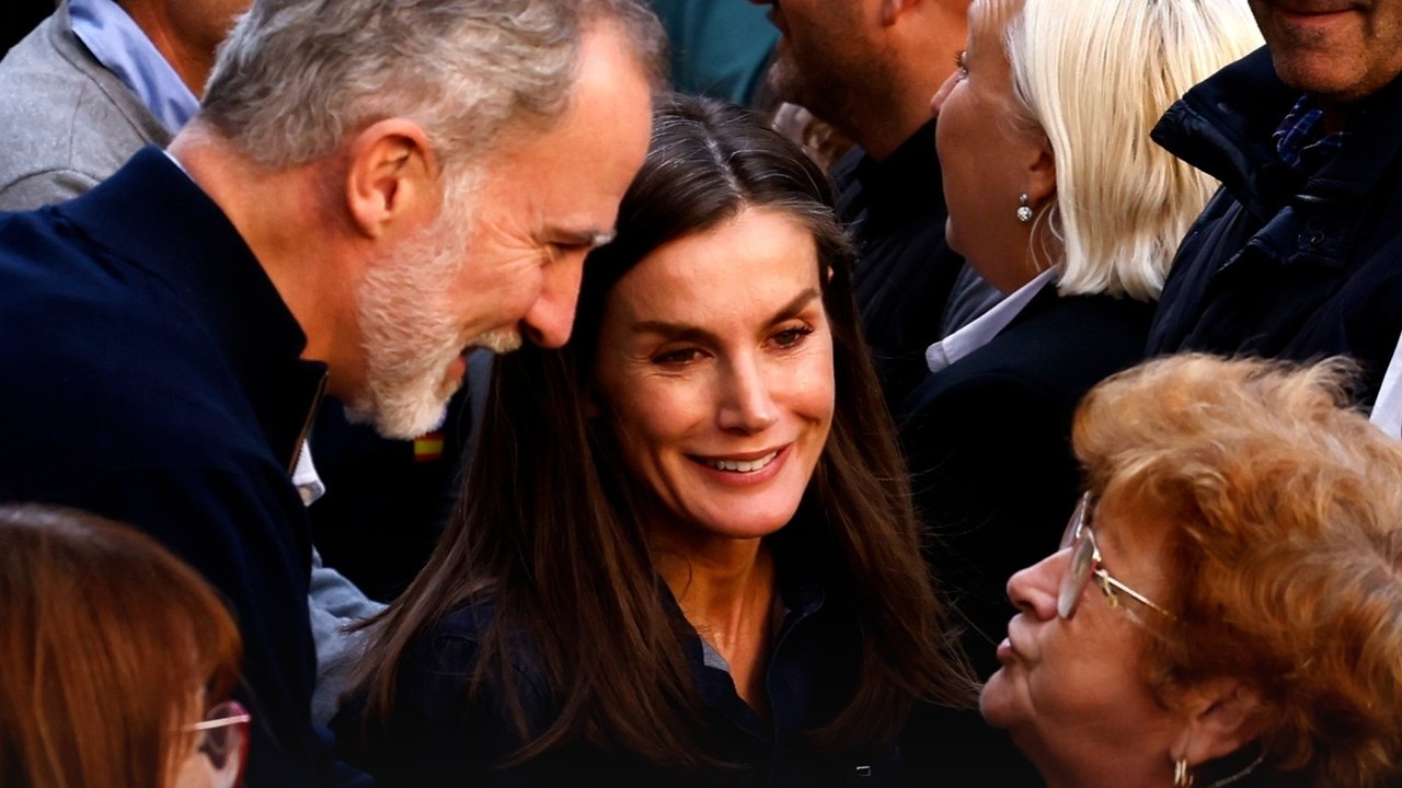 Los Reyes llegan a Chiva entre aplausos y vítores