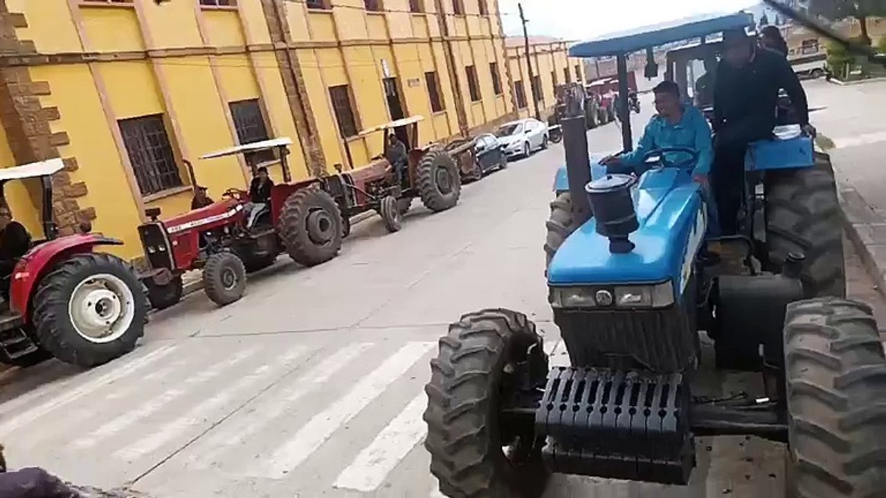TRACTORAZO EN VALLEGRANDE