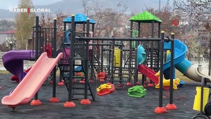 Yüksekova'da havalar soğudu, parklar boş kaldı