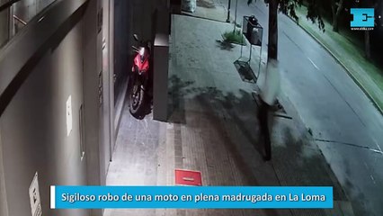 Sigiloso robo de una moto en plena madrugada en La Loma