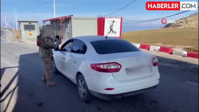 Otomobilin Bagajında Düzensiz Göçmen Yakalandı