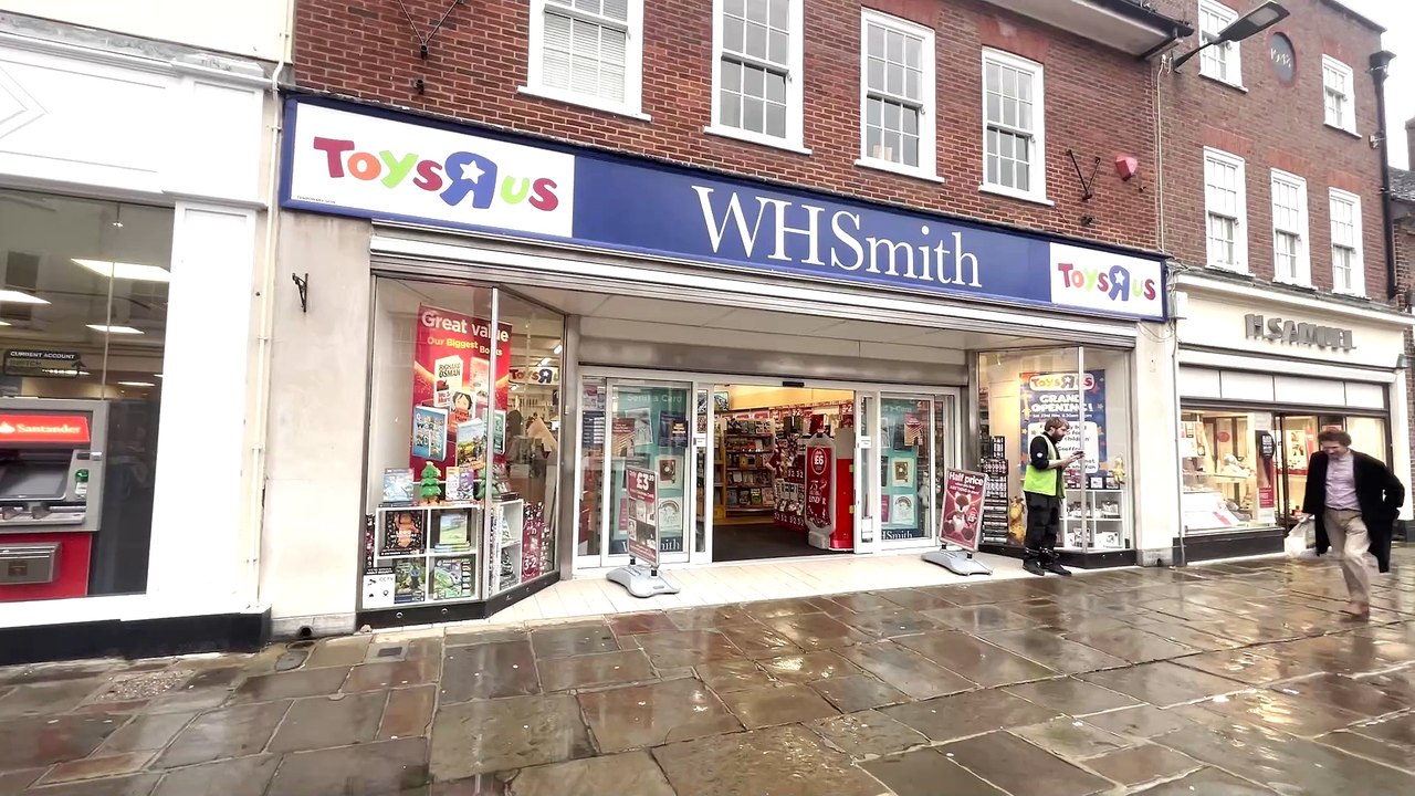 Toys R Us to open in West Sussex