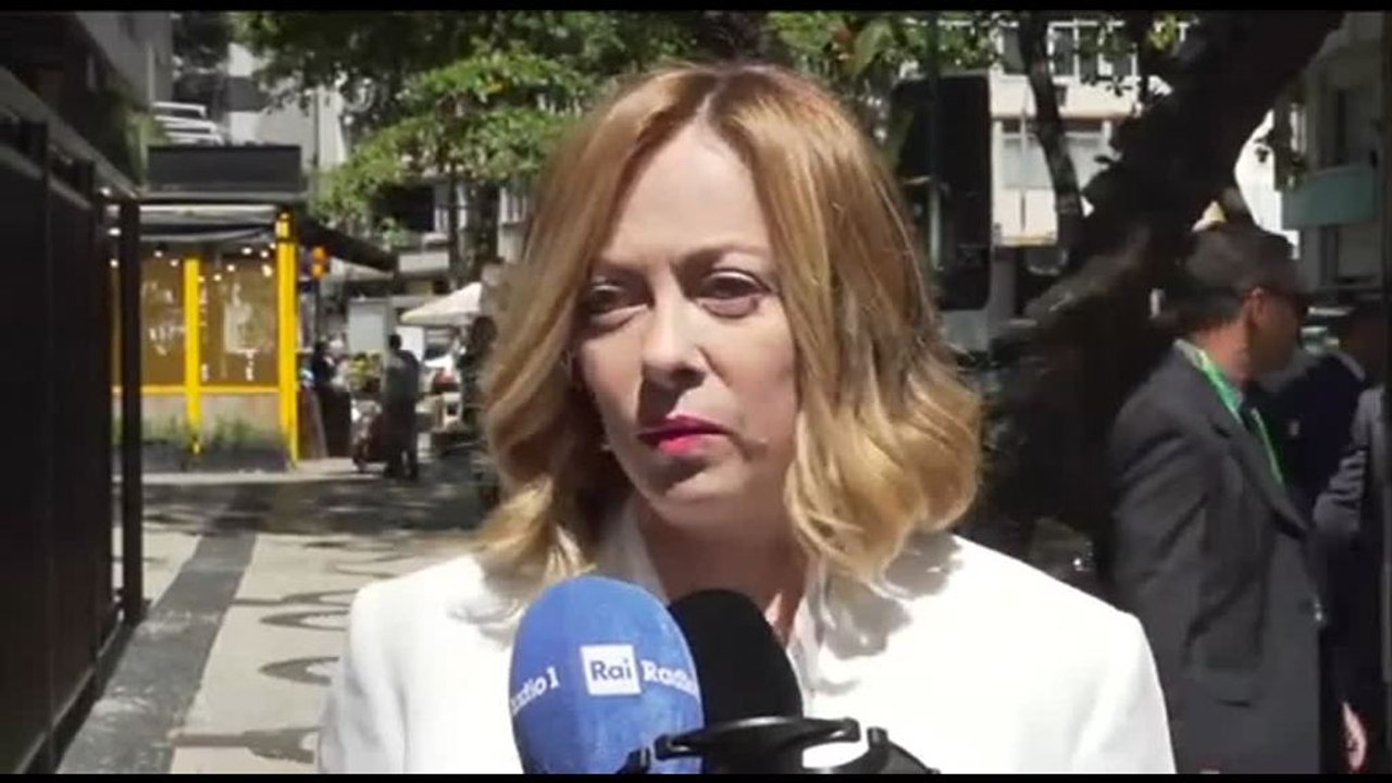 Meloni difende Delmastro: ha detto che la mafia non deve respirare