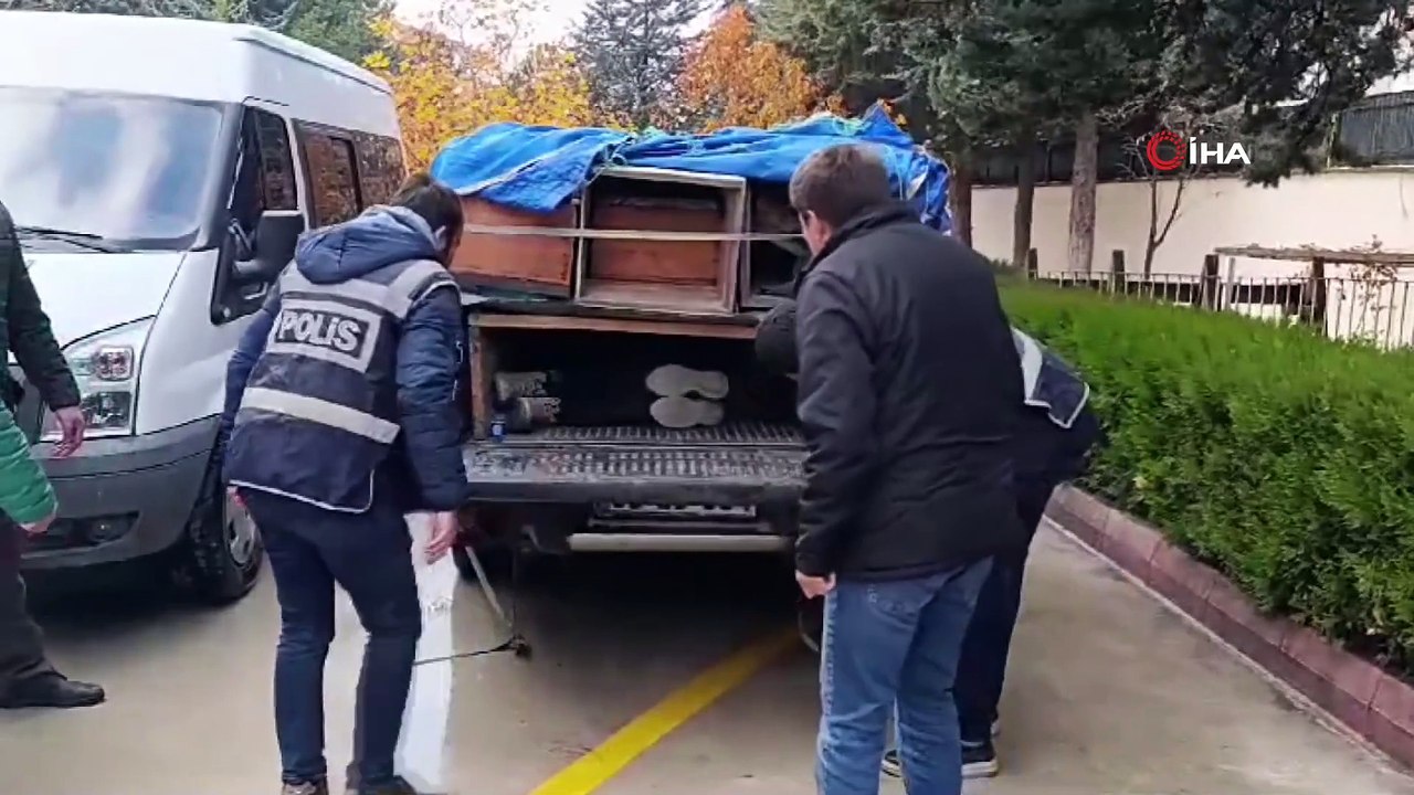 Arı kovanlarının altından 4 kaçak göçmen çıktı