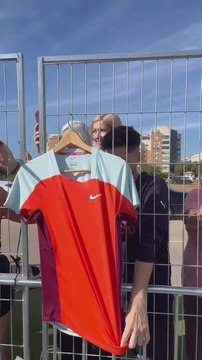 Baño de masas de Alcaraz previo a la Davis