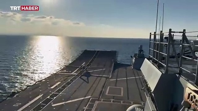 Mavi Vatan'da tarihi an: TB3, TCG ANADOLU'ya başarıyla inip kalktı