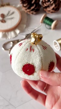 DIY boule de Noël, décoration de Noël en feutrine